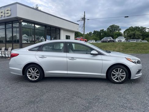 Used 2017 Hyundai Sonata SE FWD image 4