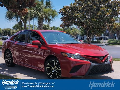 Used 2019 Toyota Camry SE FWD image 1