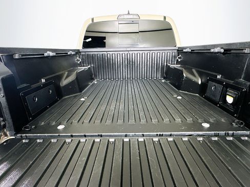 Used 2017 Toyota Tacoma TRD Off-Road image 28