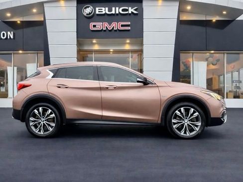 Used 2017 INFINITI QX30 Premium w/ Navigation Package image 2