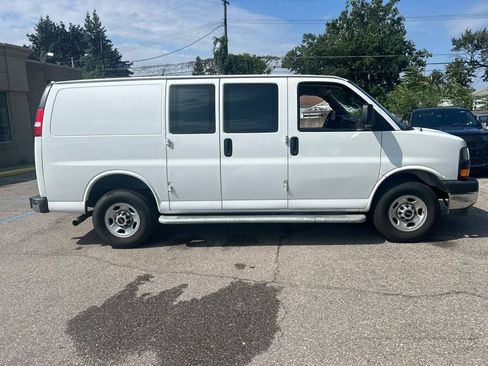 Used 2024 GMC Savana 2500 w/ Driver Convenience Package RWD image 4