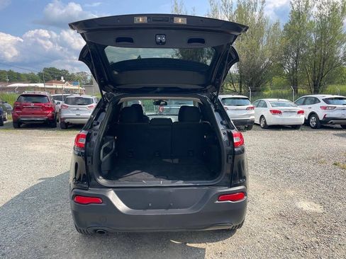 Used 2017 Jeep Cherokee Latitude AWD/4WD image 26