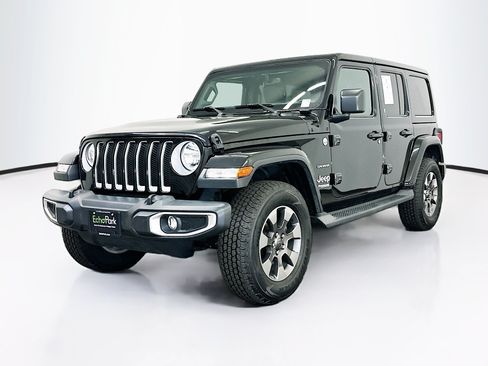 Used 2020 Jeep Wrangler Unlimited Sahara AWD/4WD image 3