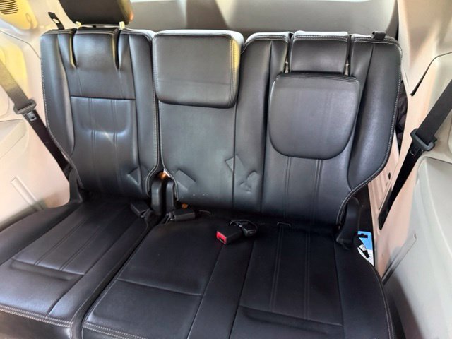 Used 2013 Chrysler Town & Country Touring FWD image 15