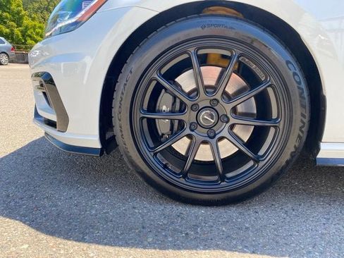 Used 2019 Volkswagen Golf R 4-Door AWD/4WD image 17