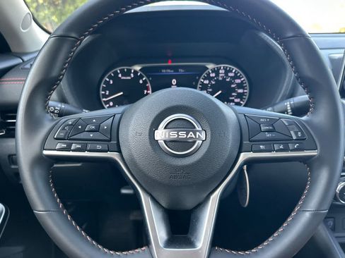 Used 2025 Nissan Sentra SR FWD image 24