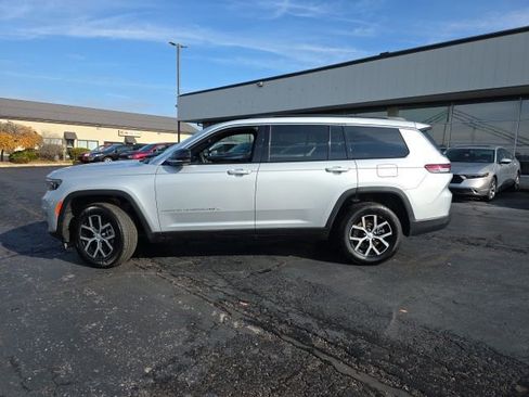 Used 2024 Jeep Grand Cherokee L Limited w/ Luxury Tech Group II image 3