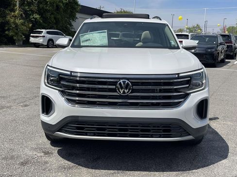 New 2026 Volkswagen Atlas SE FWD image 2