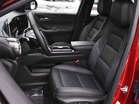 Used 2025 Chevrolet Equinox LT w/ Convenience Package II image 9