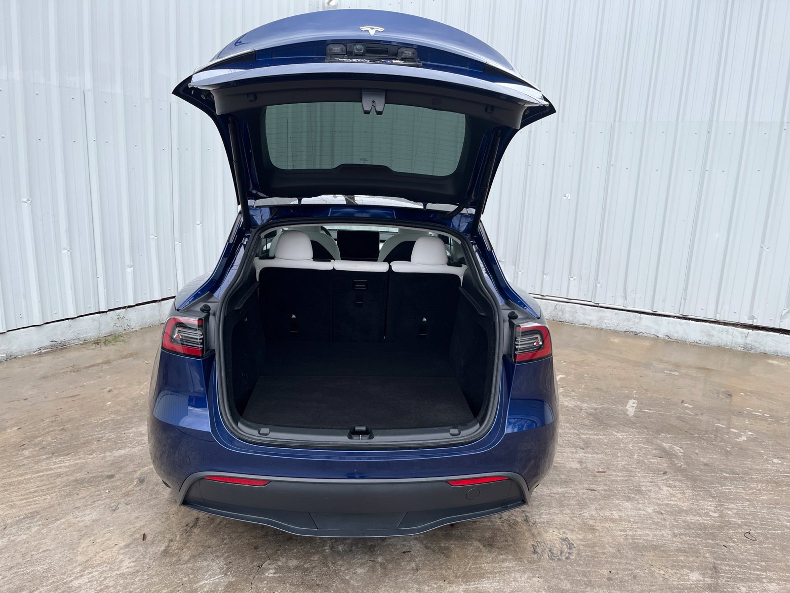 Used 2024 Tesla Model Y 2WD image 10