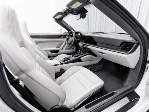 Used 2021 Porsche 911 Carrera RWD image 41