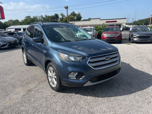 Used 2018 Ford Escape SE w/ SE Sync 3 Package FWD image 1