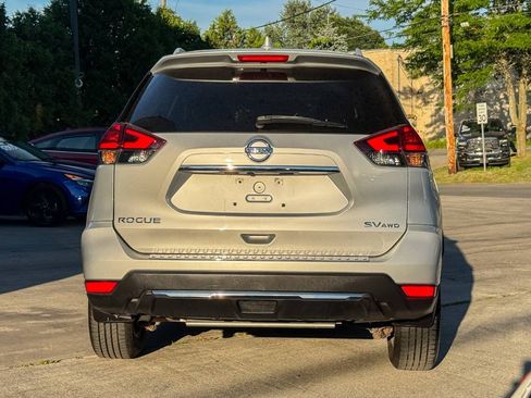 Used 2017 Nissan Rogue SV AWD/4WD image 4