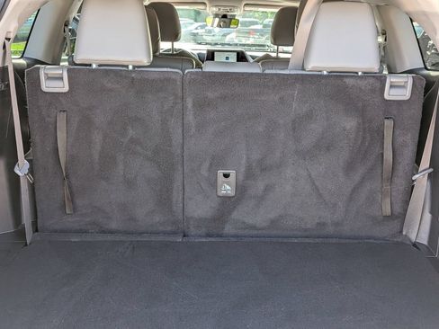 Used 2023 Toyota Highlander XLE AWD/4WD image 25