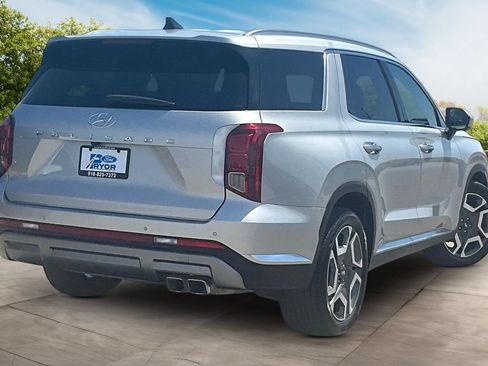 Used 2024 Hyundai Palisade Limited FWD image 2