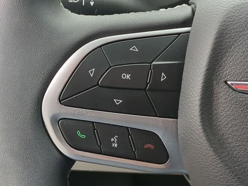 Used 2023 Chrysler Pacifica Touring-L FWD image 23