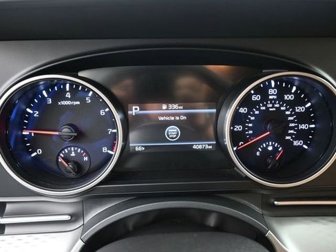 Used 2023 Kia Carnival LX image 7