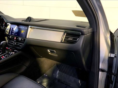 Certified 2025 Porsche Macan image 22