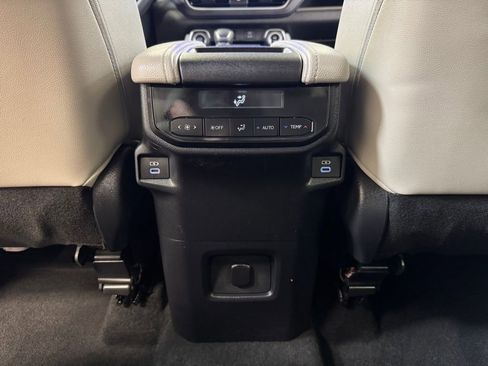 Used 2024 Toyota Grand Highlander AWD image 16