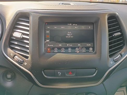 Used 2019 Jeep Cherokee Latitude Plus w/ Cold Weather Group image 22