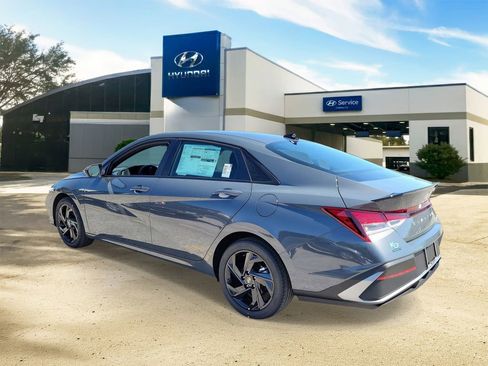 Used 2026 Hyundai Elantra Sport w/ Cargo Package FWD image 3