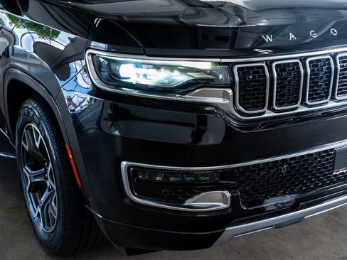 Used 2023 Jeep Wagoneer Series III w/ Preferred Equipment Group image 17