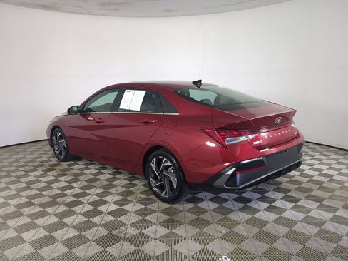 Used 2024 Hyundai Elantra Limited FWD image 7