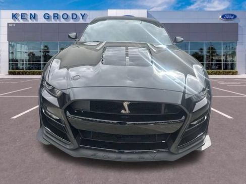 Used 2022 Ford Mustang Shelby GT500 w/ Carbon Fiber Track Pack RWD image 3