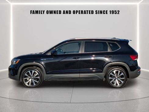 Used 2023 Volkswagen Taos SE FWD image 3