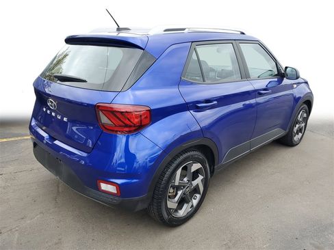 Used 2023 Hyundai Venue Limited image 4