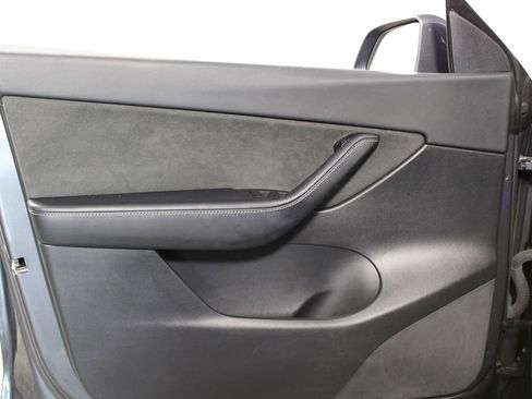 Used 2021 Tesla Model Y Long Range image 7