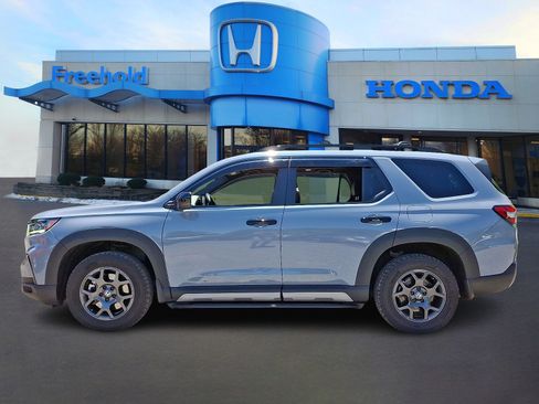 Used 2023 Honda Pilot TrailSport image 4