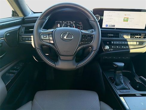 New 2025 Lexus ES 350 Ultra Luxury image 17