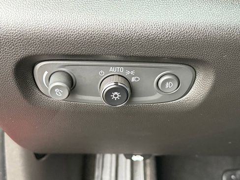 Used 2018 Chevrolet Traverse LT image 23