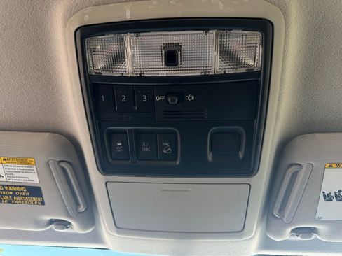 Used 2018 Toyota 4Runner SR5 Premium image 26