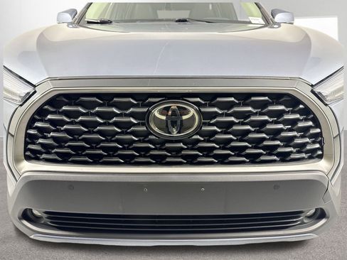 Used 2022 Toyota Corolla Cross XLE image 26