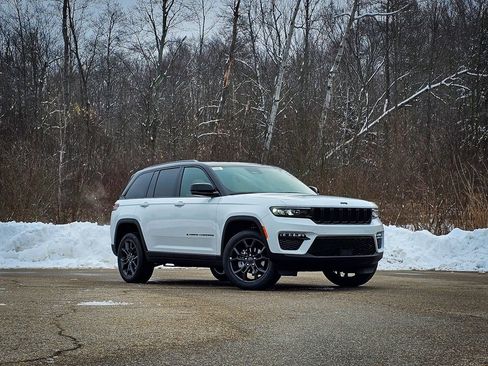 New 2025 Jeep Grand Cherokee Limited image 2