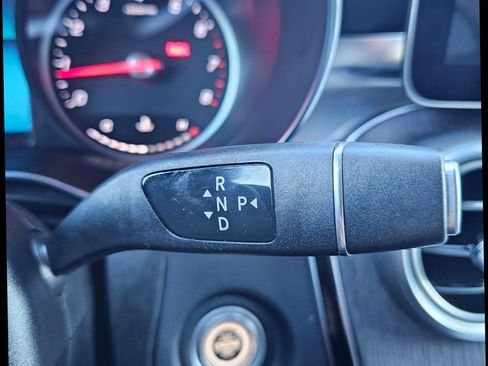 Used 2020 Mercedes-Benz GLC 300 4MATIC w/ Multimedia Package image 17