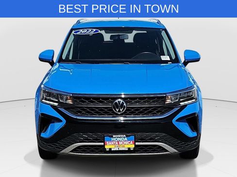 Used 2022 Volkswagen Taos SE FWD image 2