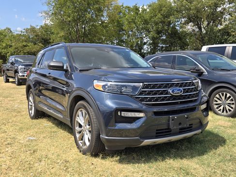 Used 2023 Ford Explorer XLT w/ Equipment Group 202A RWD image 1