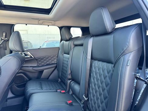 New 2025 Mitsubishi Outlander 4WD Plug-In Hybrid image 14