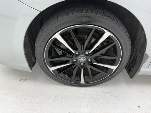 Used 2018 Toyota Camry XSE image 7