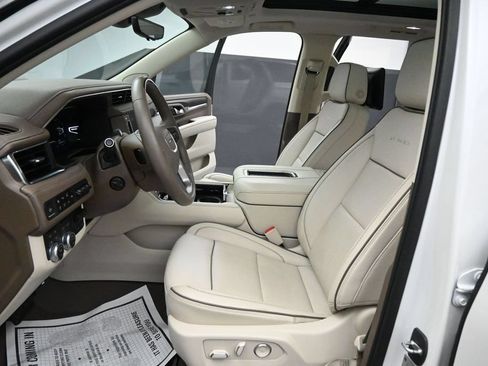 Used 2023 GMC Yukon Denali w/ Advanced Technology Package AWD/4WD image 7