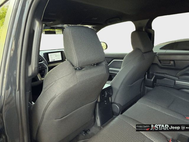 Used 2025 Toyota 4Runner SR5 AWD/4WD image 26