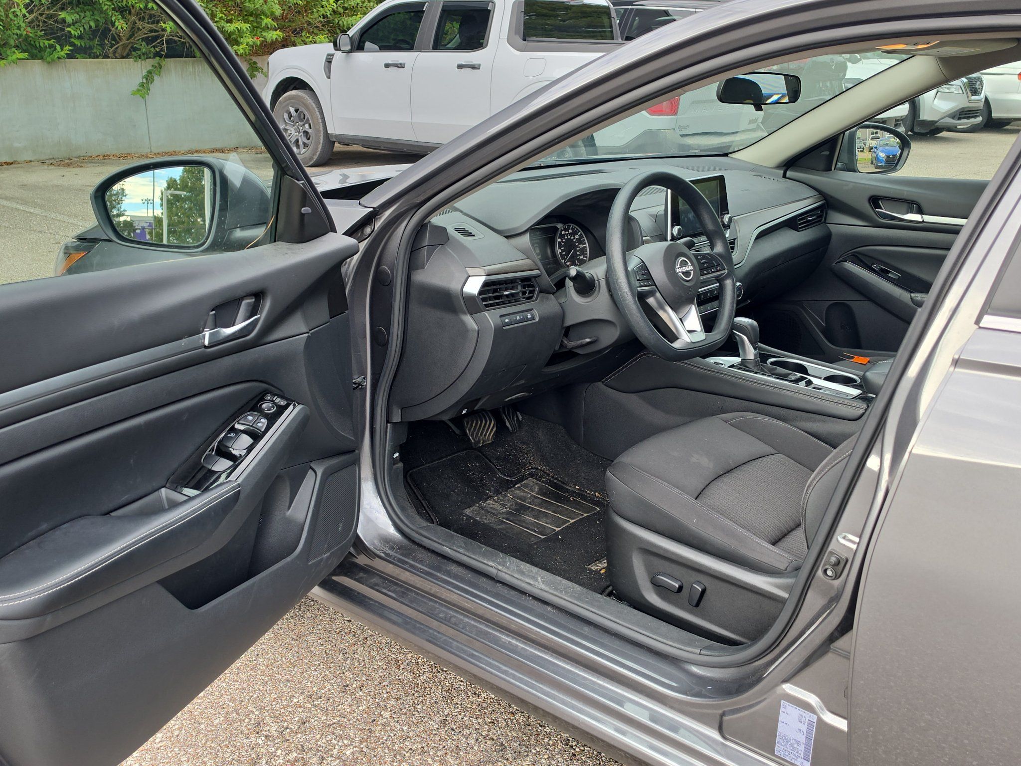 Used 2023 Nissan Altima 2.5 SV AWD/4WD image 9
