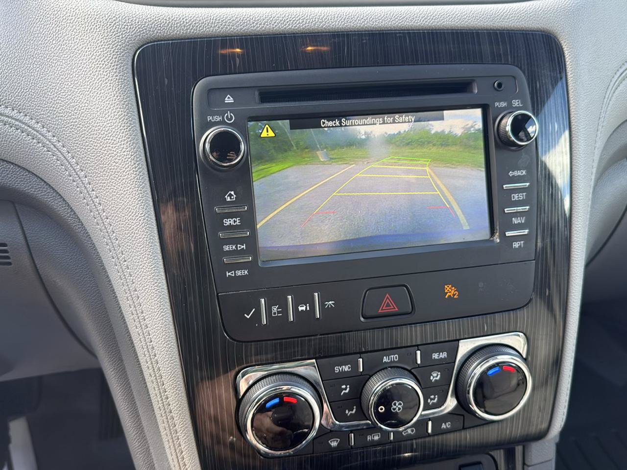 Used 2017 Chevrolet Traverse LT FWD image 19