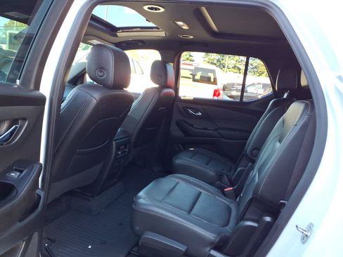 Used 2023 Chevrolet Traverse LT w/ LT Premium Package AWD/4WD image 17