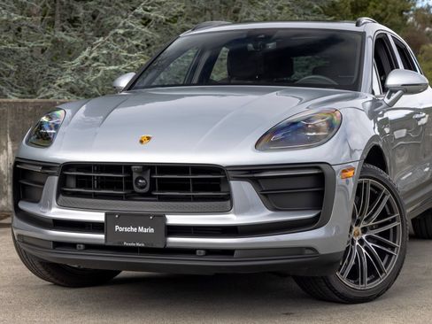Certified 2026 Porsche Macan AWD/4WD image 7
