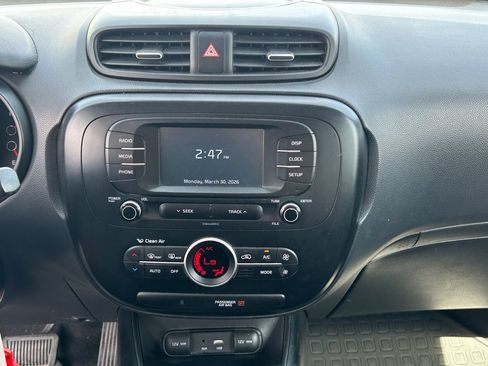 Used 2017 Kia Soul + FWD image 13