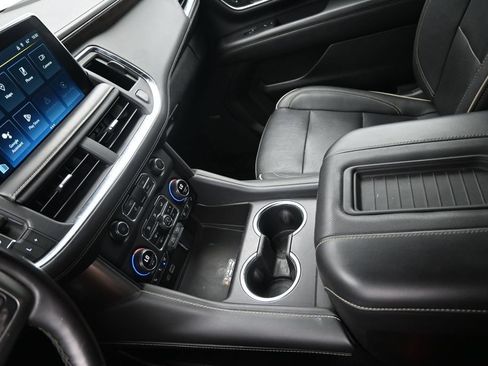 Used 2023 Chevrolet Suburban Premier AWD/4WD image 18